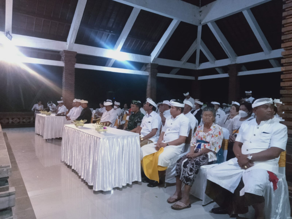 Pelaksanaan Tumpek Krulut Dengan Upacara Jana Kerthi, Di Pura Luhur Pucak Tedung